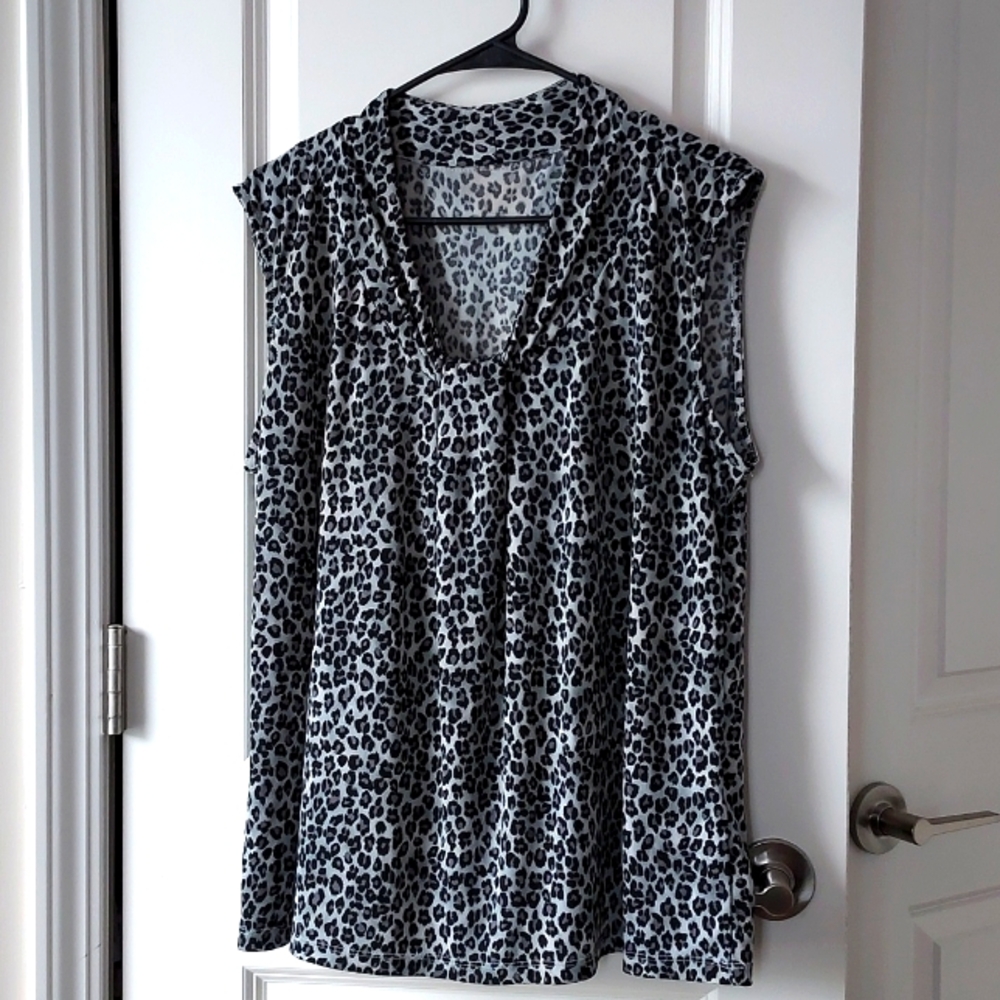 Sleeveless leopard print blouse tank top